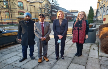 H.E. Dr. B. Bala Bhaskar, Ambassador of India to Norway being received by Dr. Helene Lund, Pro-Rector for Education, VID, the Specialized University and Ms. Benedicte Sorensøn Strøm, Student Coordinator and Team Leader, VID during his visit on 17 December, 2021.