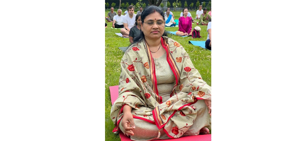 Mrs. Kavitha Bhaskar, Madam Ambassador attending the Meditation session during IDY 2022 held in Oslo on 21 June, 2022.
